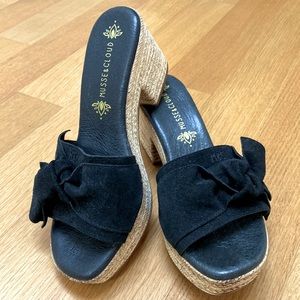 MUSSE & CLOUD slide Black SIZE 39 wore once. Excellent condition MADE IN SPAIN